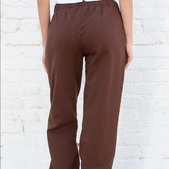 SOLD Brandy Melville dark brown rosa sweatpants - Picture 4 of 4